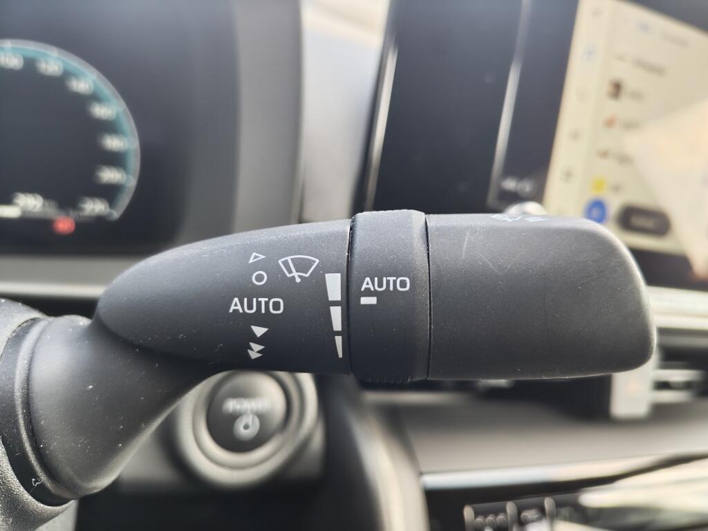 Toyota C-HR 2.0 PHEV 220 Dynamic | Sensoren v/a | Blind Spot | Stoelverwarming - Image 12