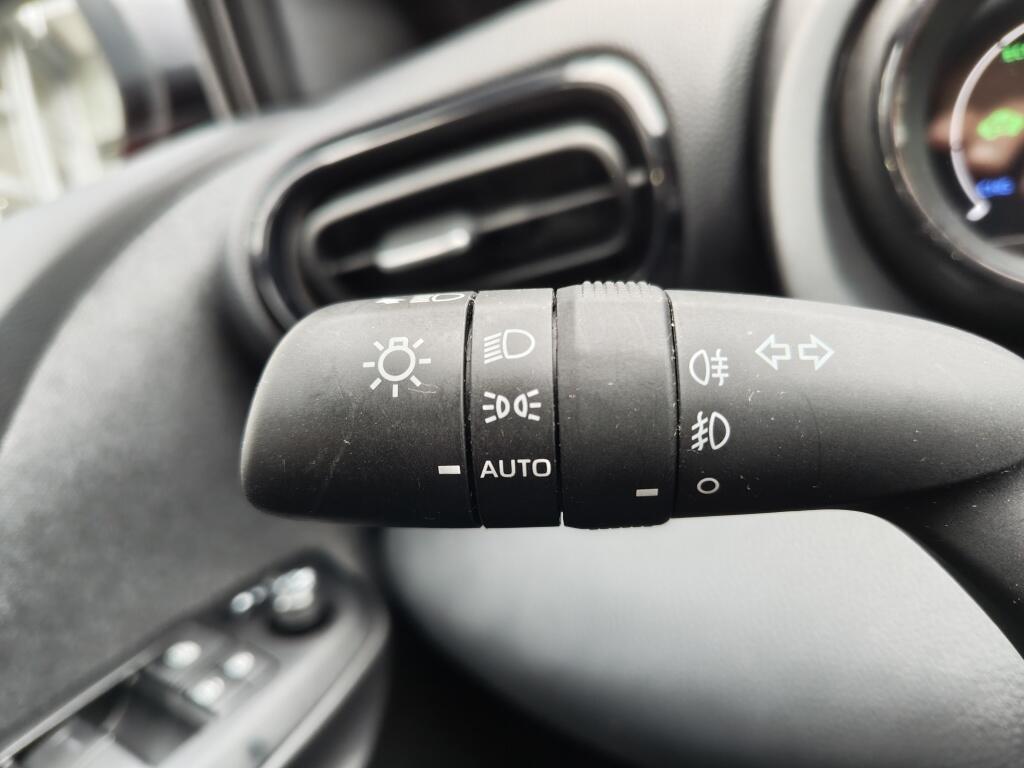 Toyota Yaris 1.5 Hybrid Launch Edition | Trekhaak | HUD | Navi | Stoelverwarm - Image 15