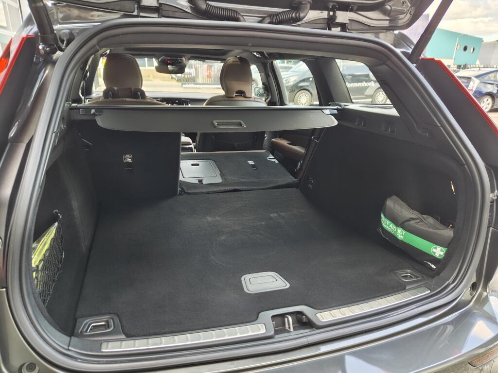 Volvo V60 2.0 T6 Recharge AWD Inscription | H&K | Trekhaak | Schuif/Kanteldak | HUD | Leder | Stoelverwarming - Image 44