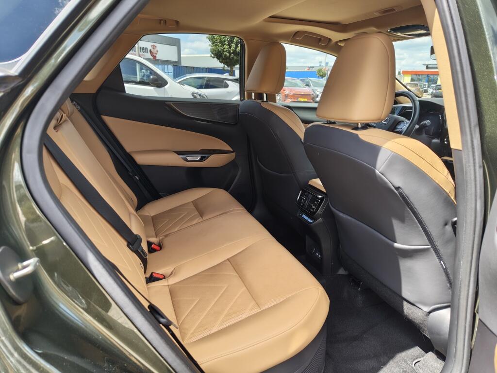 Lexus NX 450h+ AWD Executive Line | Schuif- Kanteldak | 20'' Velgen | HUD - Image 37
