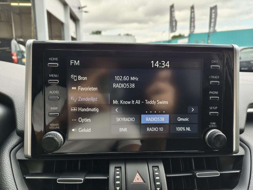 Toyota RAV4 2.5 Hybrid AWD Dynamic Plus | Trekhaak (1650kg trekgewicht) | Schuifkanteldak | Navi | Stoelverwarming - Image 19