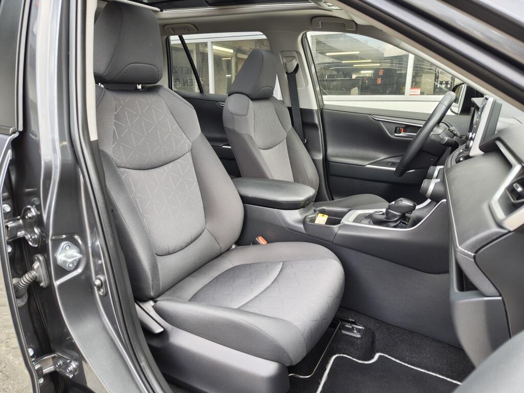 Toyota RAV4 2.5 Hybrid AWD Dynamic Plus | Trekhaak (1650kg trekgewicht) | Schuifkanteldak | Navi | Stoelverwarming - Image 31