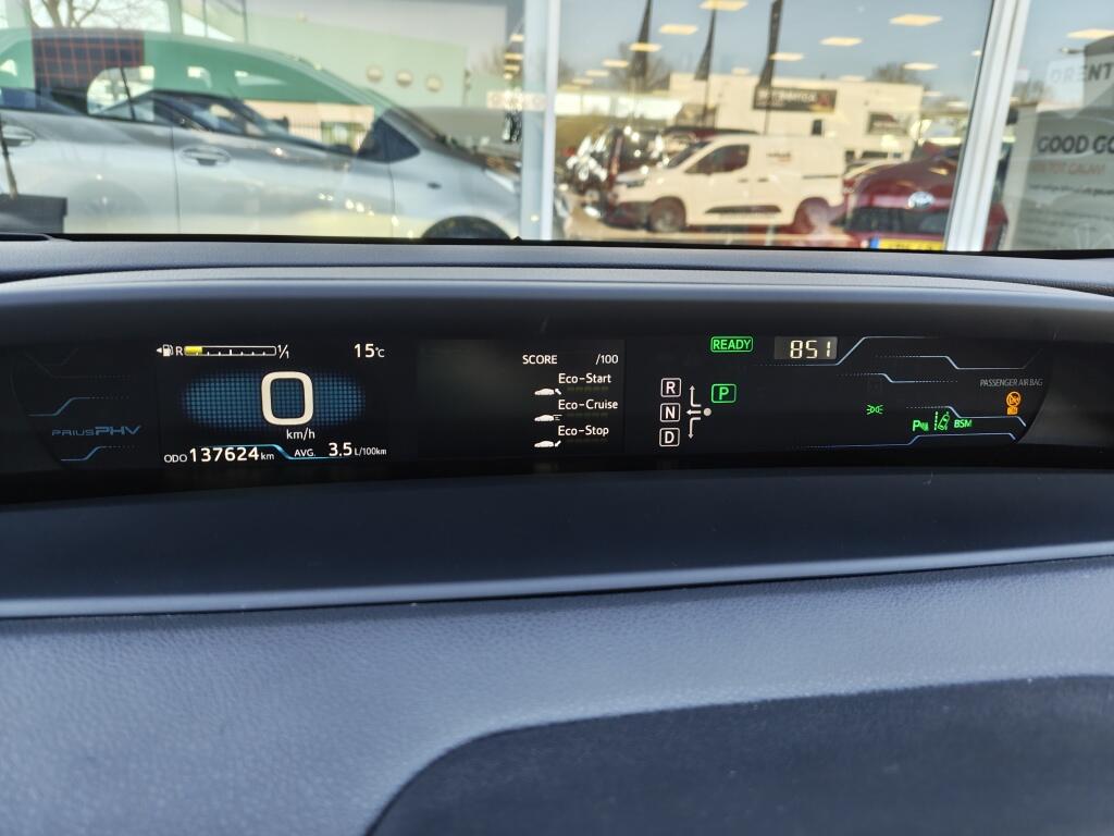 Toyota Prius 1.8 Plug-in Business Plus | Navi | JBL |  Sensoren | Stoelverwar - Image 10