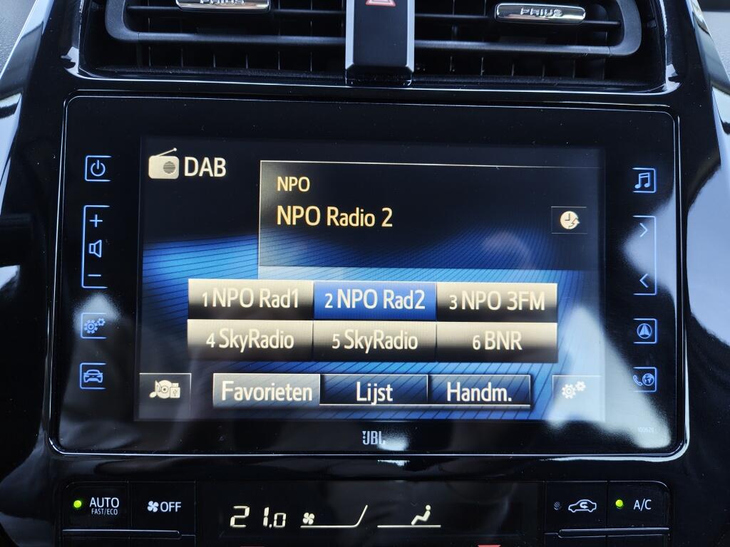 Toyota Prius 1.8 Plug-in Business Plus | Navi | JBL |  Sensoren | Stoelverwar - Image 17
