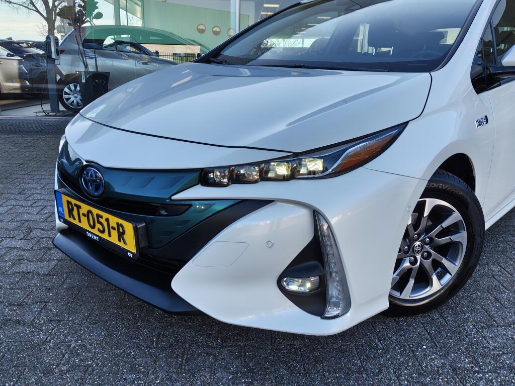 Toyota Prius 1.8 Plug-in Business Plus | Navi | JBL |  Sensoren | Stoelverwar - Image 2