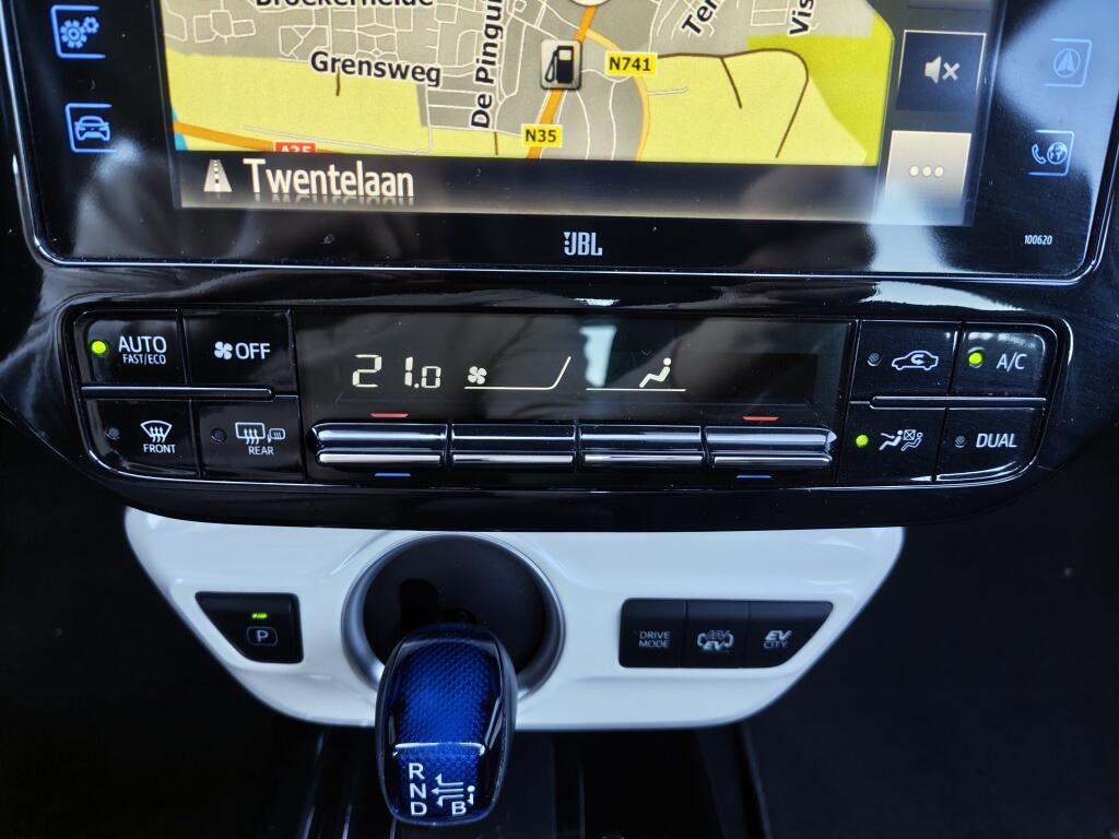 Toyota Prius 1.8 Plug-in Business Plus | Navi | JBL |  Sensoren | Stoelverwar - Image 20
