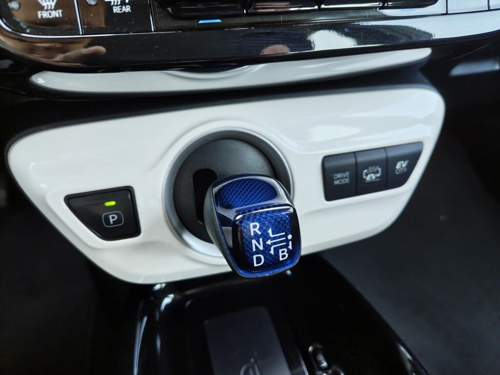 Toyota Prius 1.8 Plug-in Business Plus | Navi | JBL |  Sensoren | Stoelverwar - Image 21