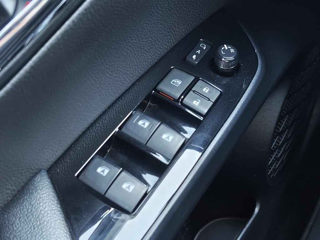 Toyota Prius 1.8 Plug-in Business Plus | Navi | JBL |  Sensoren | Stoelverwar - Image 25