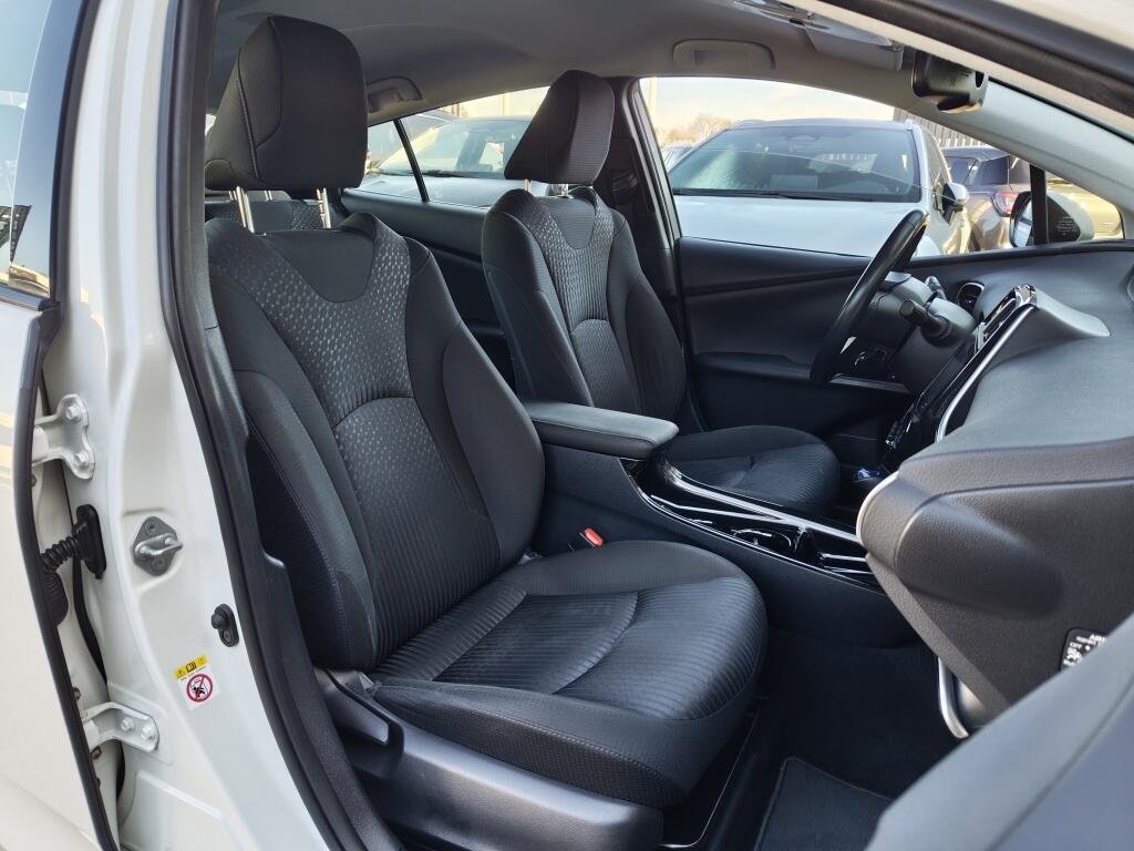Toyota Prius 1.8 Plug-in Business Plus | Navi | JBL |  Sensoren | Stoelverwar - Image 31