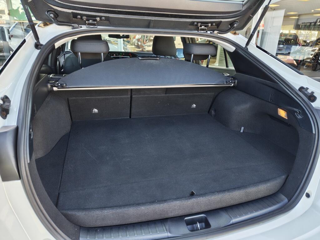 Toyota Prius 1.8 Plug-in Business Plus | Navi | JBL |  Sensoren | Stoelverwar - Image 34