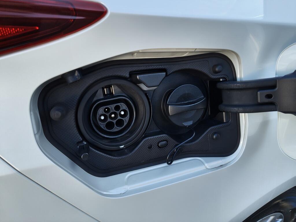 Toyota Prius 1.8 Plug-in Business Plus | Navi | JBL |  Sensoren | Stoelverwar - Image 38