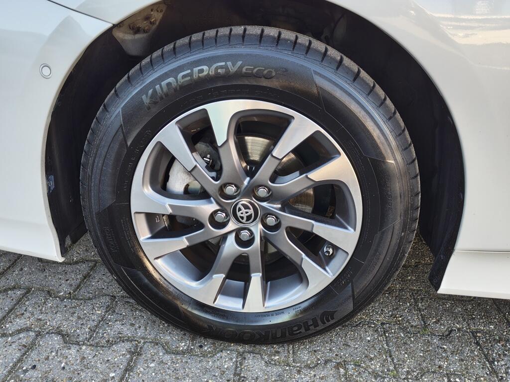 Toyota Prius 1.8 Plug-in Business Plus | Navi | JBL |  Sensoren | Stoelverwar - Image 42
