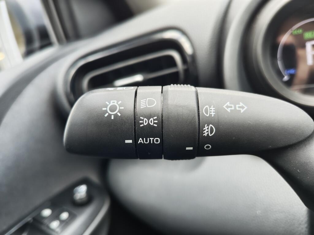 Toyota Yaris 1.5 Hybrid Dynamic | Navi | All Seasons | Adaptieve Cruise Control | Android Auto - Image 12
