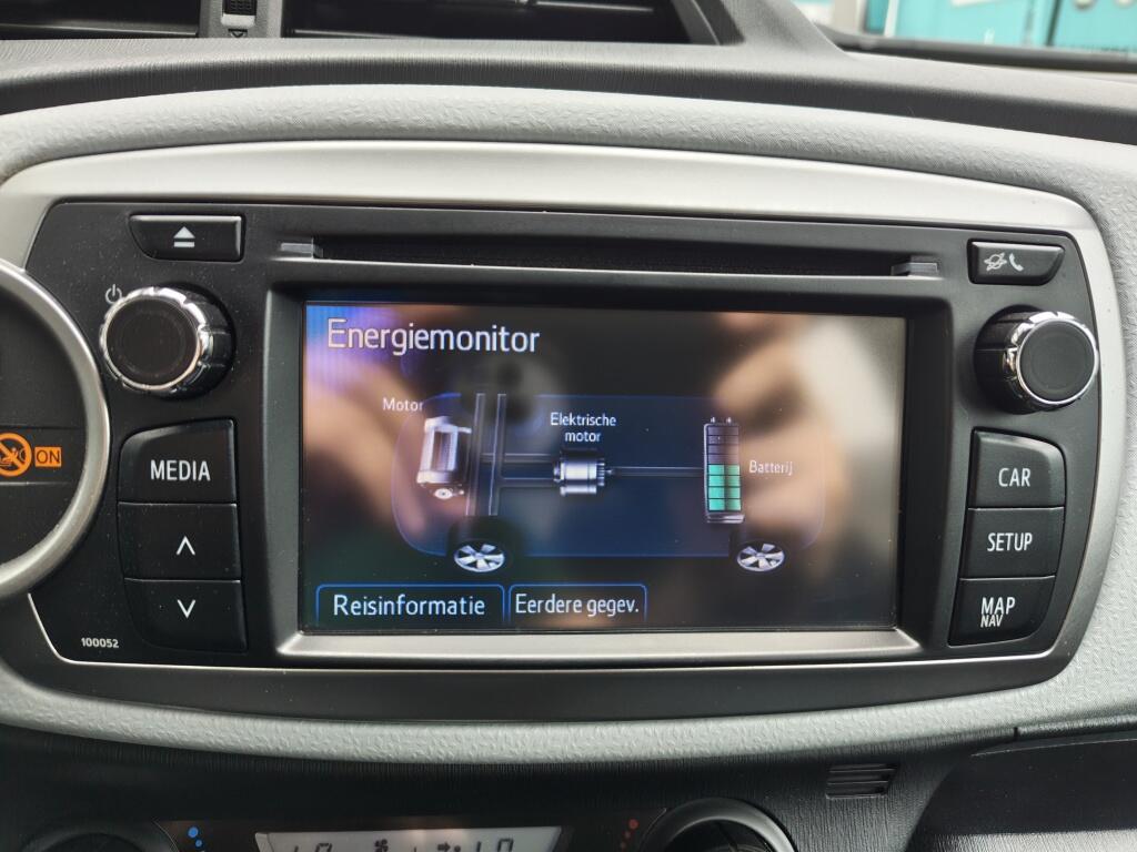 Toyota Yaris 1.5 Hybrid Dynamic | Lichtmetalen velgen | Goed Onderhouden | El. Climate Control - Image 14