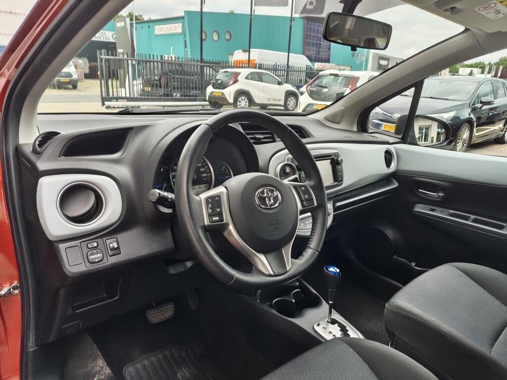 Toyota Yaris 1.5 Hybrid Dynamic | Lichtmetalen velgen | Goed Onderhouden | El. Climate Control - Image 21