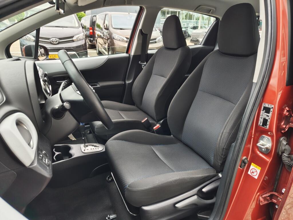 Toyota Yaris 1.5 Hybrid Dynamic | Lichtmetalen velgen | Goed Onderhouden | El. Climate Control - Image 22