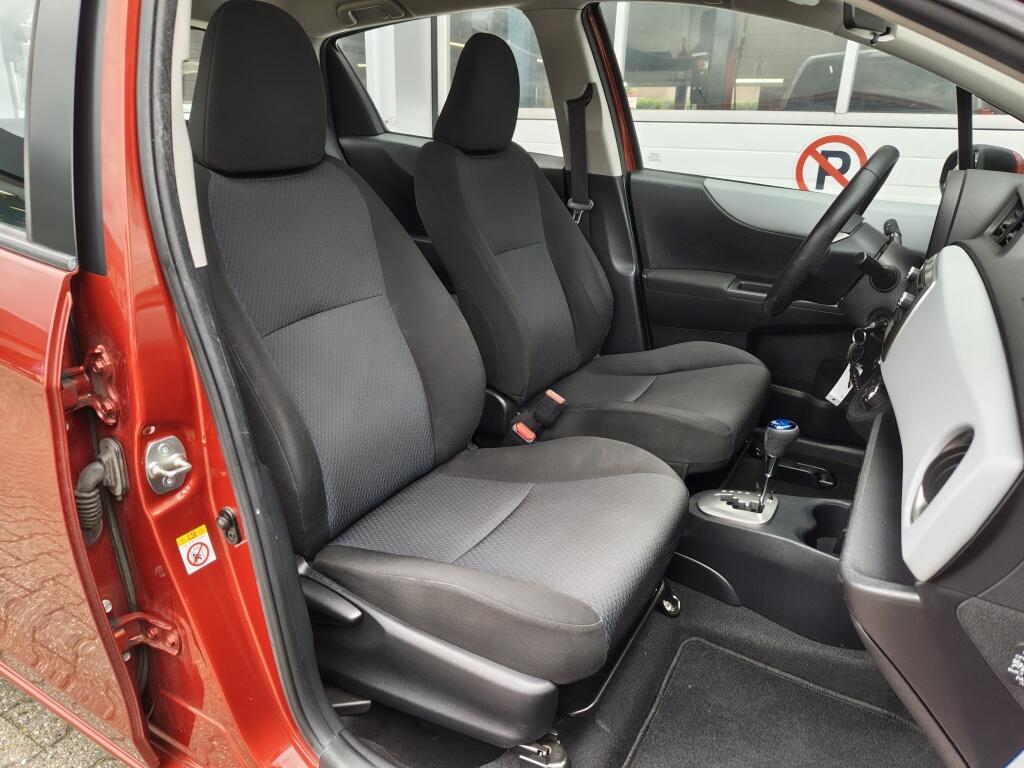Toyota Yaris 1.5 Hybrid Dynamic | Lichtmetalen velgen | Goed Onderhouden | El. Climate Control - Image 23