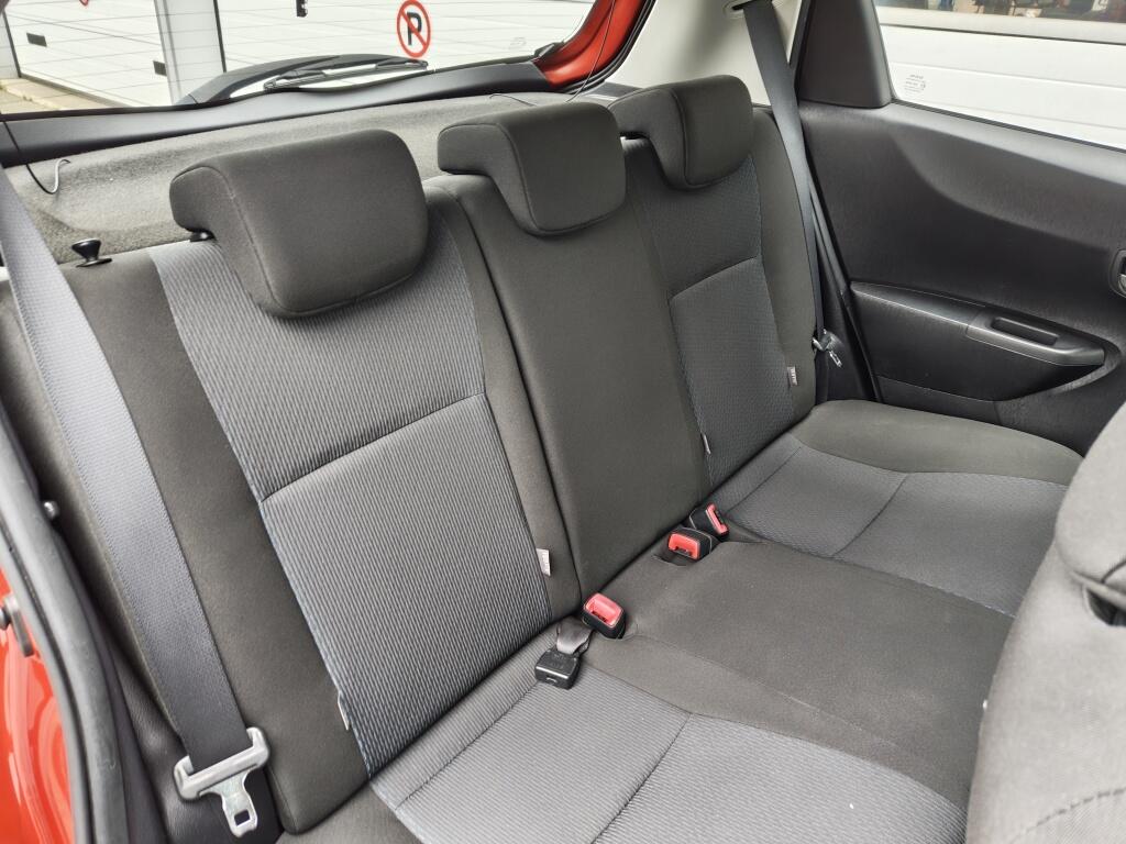 Toyota Yaris 1.5 Hybrid Dynamic | Lichtmetalen velgen | Goed Onderhouden | El. Climate Control - Image 25