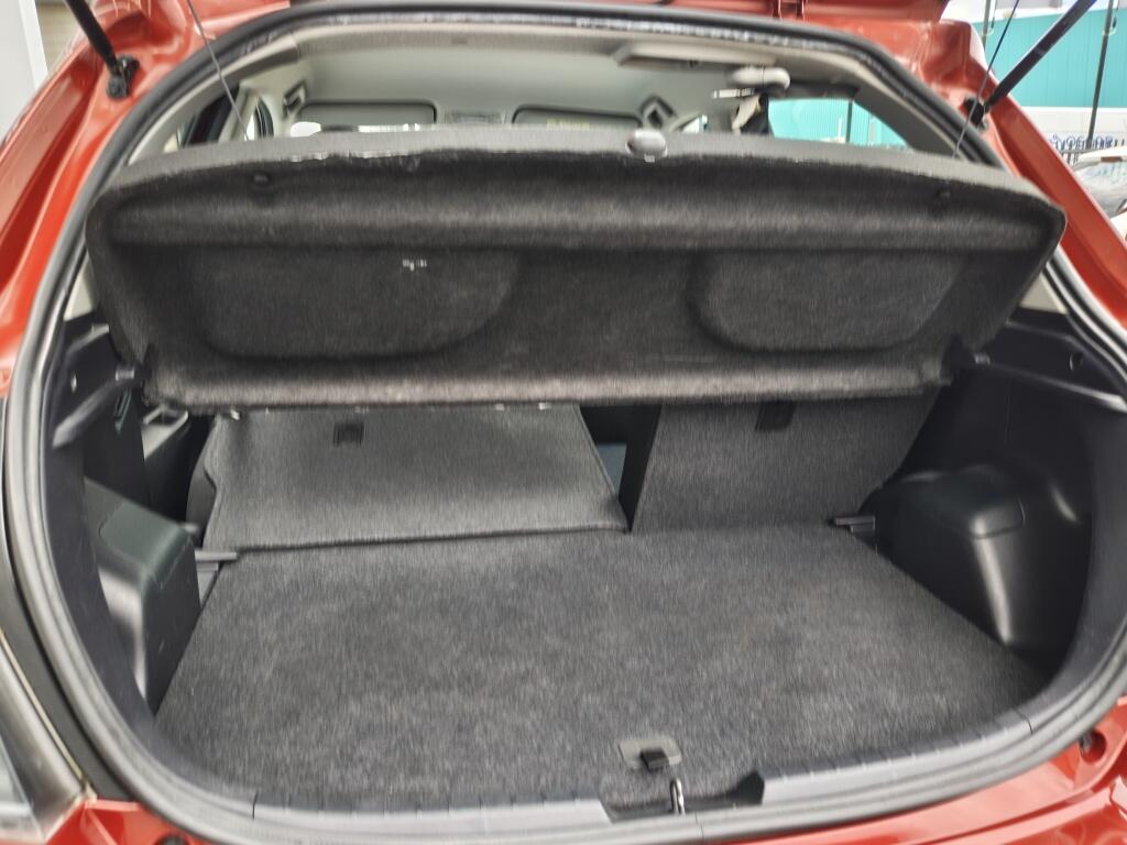 Toyota Yaris 1.5 Hybrid Dynamic | Lichtmetalen velgen | Goed Onderhouden | El. Climate Control - Image 27