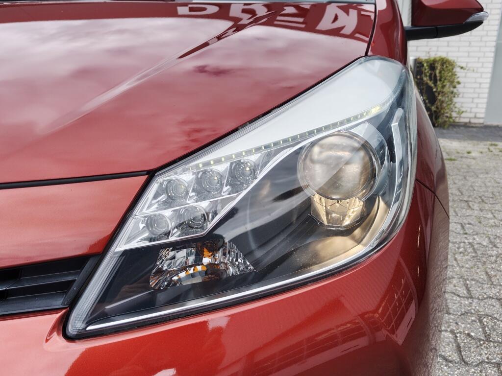 Toyota Yaris 1.5 Hybrid Dynamic | Lichtmetalen velgen | Goed Onderhouden | El. Climate Control - Image 28