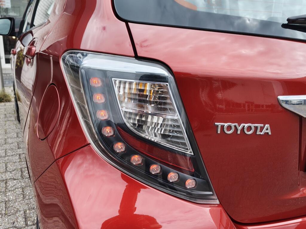 Toyota Yaris 1.5 Hybrid Dynamic | Lichtmetalen velgen | Goed Onderhouden | El. Climate Control - Image 29