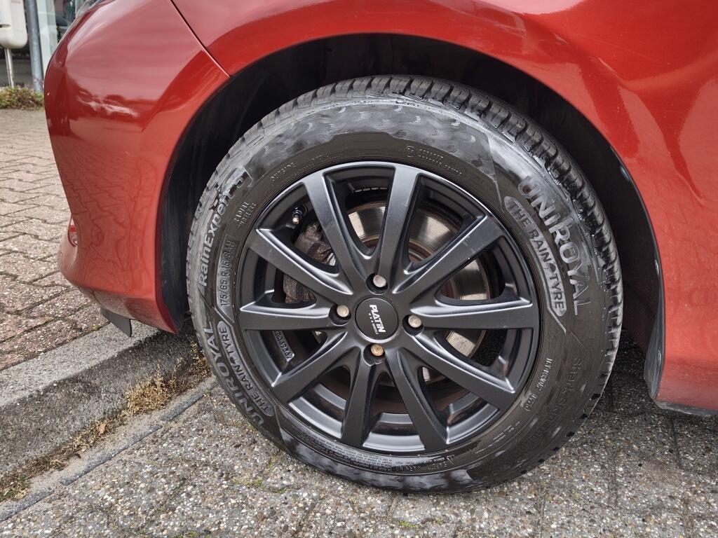 Toyota Yaris 1.5 Hybrid Dynamic | Lichtmetalen velgen | Goed Onderhouden | El. Climate Control - Image 31