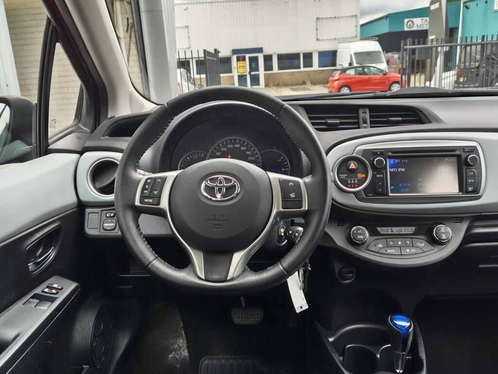 Toyota Yaris 1.5 Hybrid Dynamic | Lichtmetalen velgen | Goed Onderhouden | El. Climate Control - Image 8