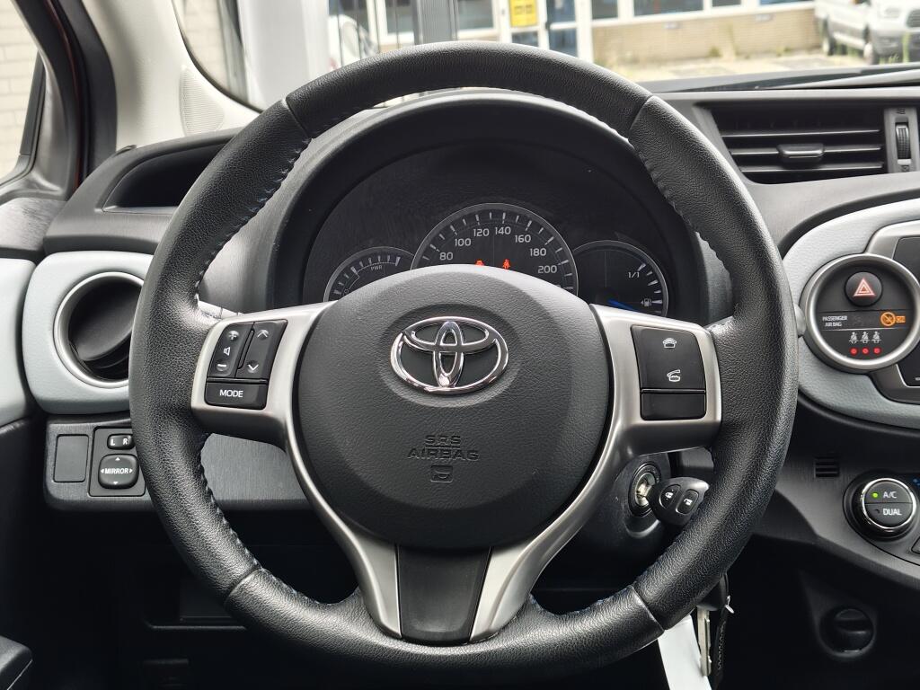 Toyota Yaris 1.5 Hybrid Dynamic | Lichtmetalen velgen | Goed Onderhouden | El. Climate Control - Image 9