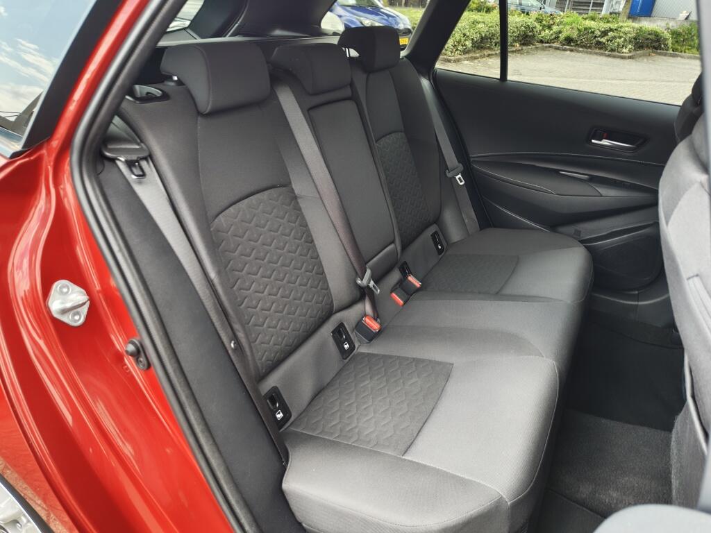 Toyota Corolla Touring Sports 1.8 Hybrid Dynamic | HUD | El. Achterklep | Stoel-Stuurverwarming | Keyless Entry - Image 31