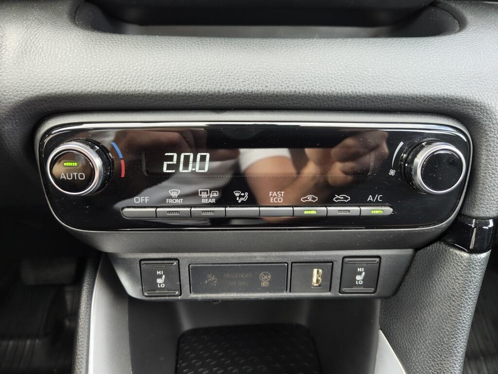 Toyota Yaris 1.5 Hybrid Dynamic | Keyless Entry | Stoel-Stuurverwarming | Android Auto, Apple Carplay | - Image 17
