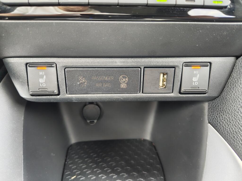 Toyota Yaris 1.5 Hybrid Dynamic | Keyless Entry | Stoel-Stuurverwarming | Android Auto, Apple Carplay | - Image 18