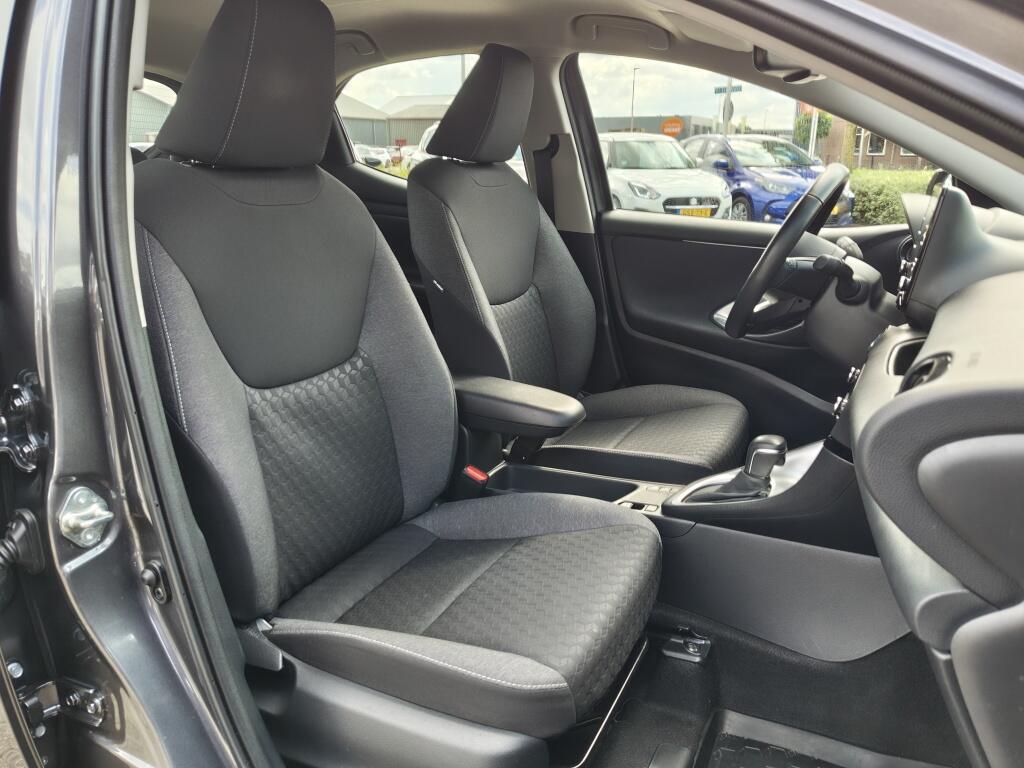 Toyota Yaris 1.5 Hybrid Dynamic | Keyless Entry | Stoel-Stuurverwarming | Android Auto, Apple Carplay | - Image 26