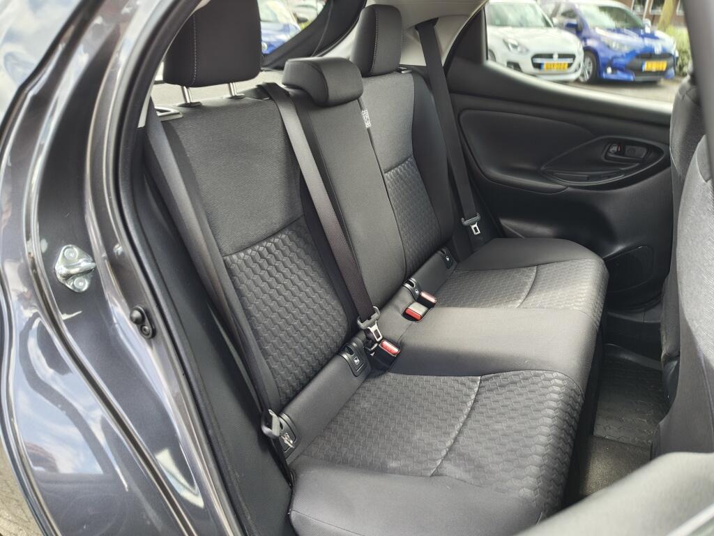 Toyota Yaris 1.5 Hybrid Dynamic | Keyless Entry | Stoel-Stuurverwarming | Android Auto, Apple Carplay | - Image 28