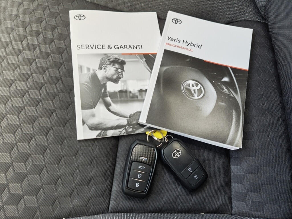 Toyota Yaris 1.5 Hybrid Dynamic | Keyless Entry | Stoel-Stuurverwarming | Android Auto, Apple Carplay | - Image 37