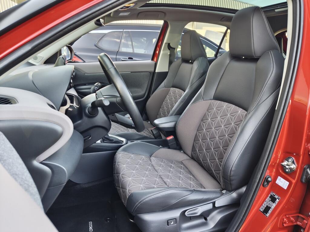 Toyota Yaris Cross 1.5 Hybrid Executive | Pano | HUD | 360 camera | Navi | PDC | Stoelverwar - Image 32