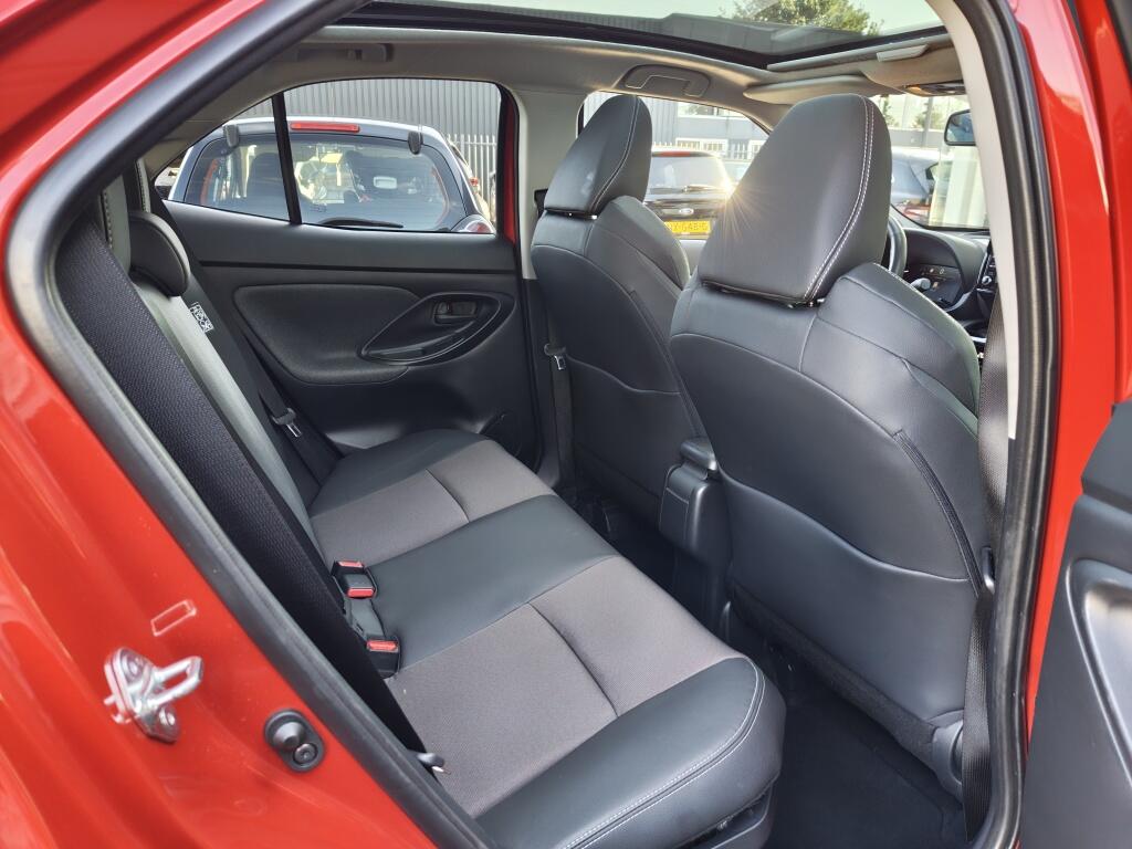 Toyota Yaris Cross 1.5 Hybrid Executive | Pano | HUD | 360 camera | Navi | PDC | Stoelverwar - Image 35