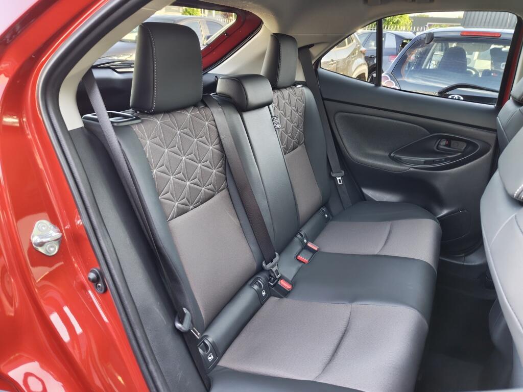 Toyota Yaris Cross 1.5 Hybrid Executive | Pano | HUD | 360 camera | Navi | PDC | Stoelverwar - Image 36