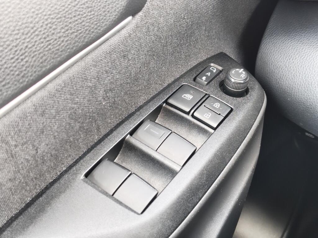 Toyota Yaris Cross 1.5 Hybrid Dynamic | Trekhaak | Sensoren v/a | HUD | El. Achterklep | BSM - Image 24