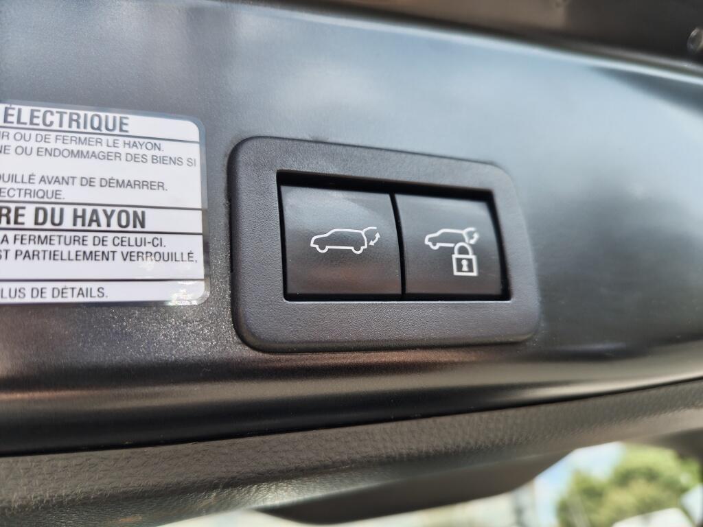 Toyota Yaris Cross 1.5 Hybrid Dynamic | Trekhaak | Sensoren v/a | HUD | El. Achterklep | BSM - Image 35
