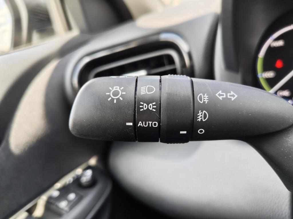 Toyota Yaris Cross 1.5 Hybrid Dynamic | Navi | Head Up Display | El. Achterklep | Keyless Entry - Image 14