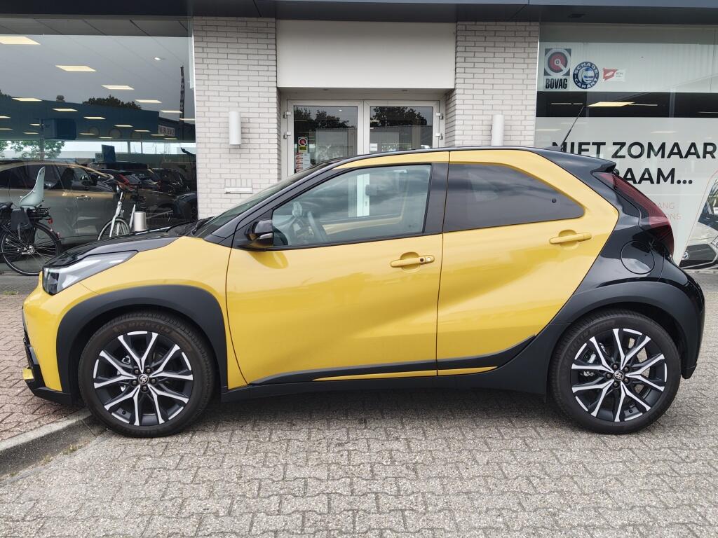 Toyota Aygo X Hybrid 115 GR Sport | Sensoren v/a | Stoelverwarming | El. Inklap. Spiegels | - Image 3