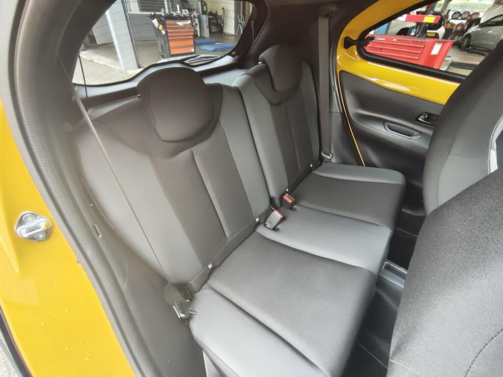 Toyota Aygo X Hybrid 115 GR Sport | Sensoren v/a | Stoelverwarming | El. Inklap. Spiegels | - Image 30