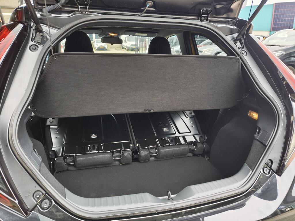 Toyota Aygo X Hybrid 115 GR Sport | Sensoren v/a | Stoelverwarming | El. Inklap. Spiegels | - Image 32
