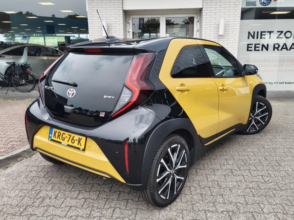 Toyota Aygo X Hybrid 115 GR Sport | Sensoren v/a | Stoelverwarming | El. Inklap. Spiegels | - Image 4
