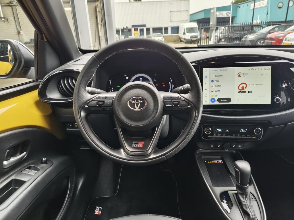 Toyota Aygo X Hybrid 115 GR Sport | Sensoren v/a | Stoelverwarming | El. Inklap. Spiegels | - Image 8