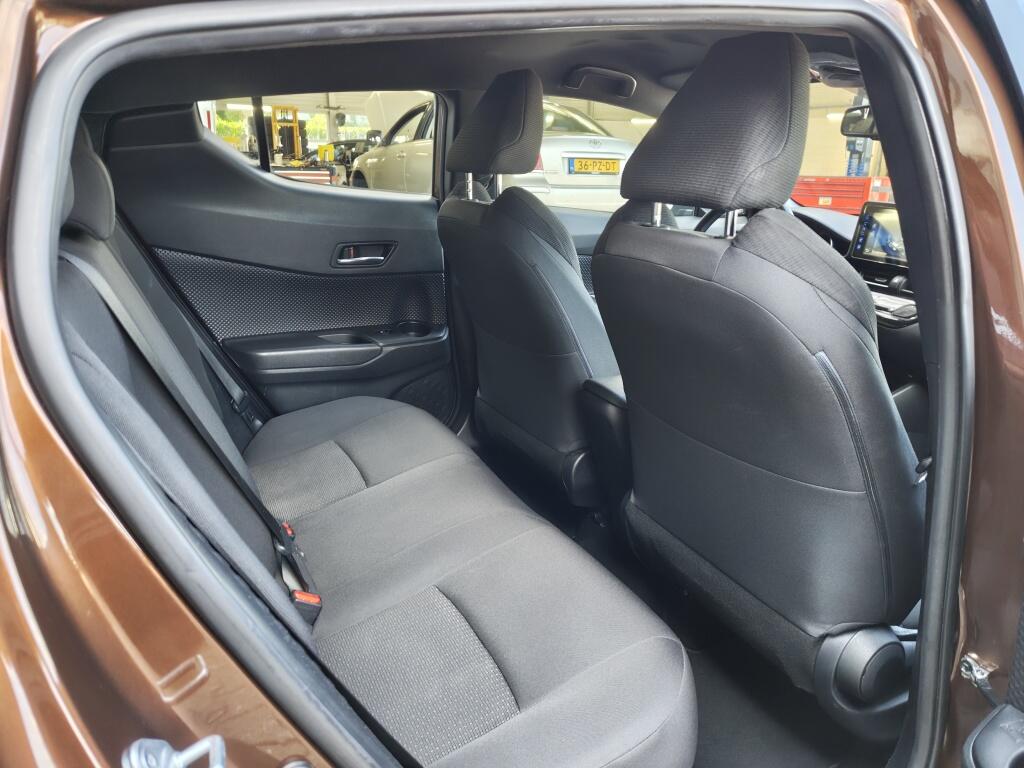 Toyota C-HR 1.8 Hybrid Dynamic | Trekhaak Afneembar | Adaptieve Cruise Control | - Image 30