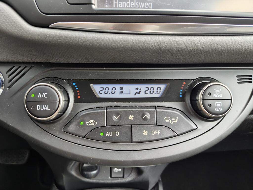 Toyota Yaris 1.5 Hybrid Trend | Leder | Navi | Cruise Control | Goed Onderhouden - Image 17