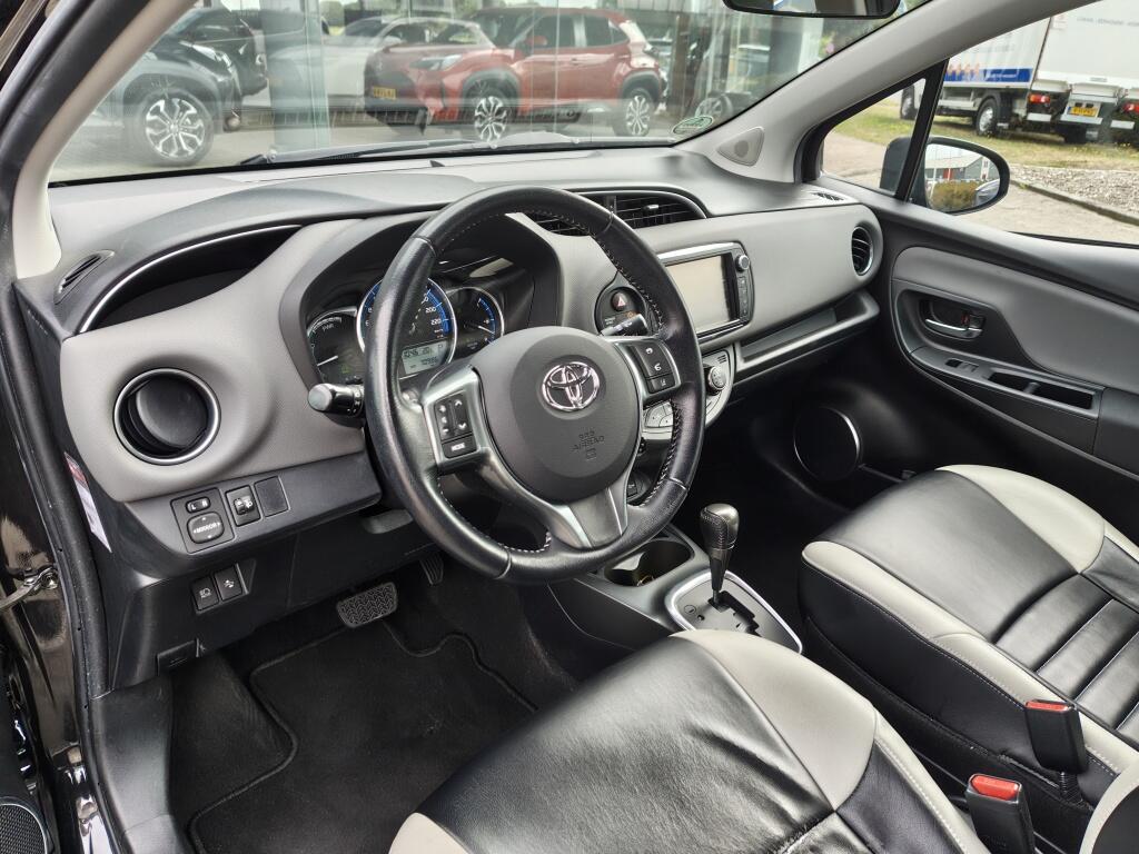 Toyota Yaris 1.5 Hybrid Trend | Leder | Navi | Cruise Control | Goed Onderhouden - Image 24