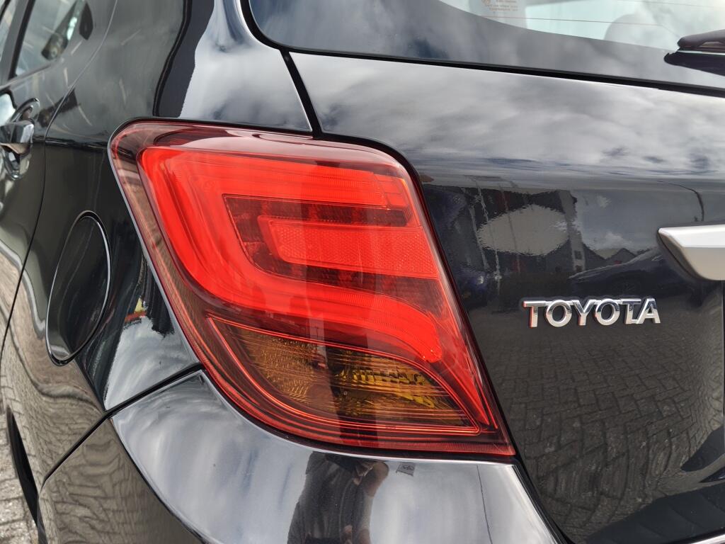 Toyota Yaris 1.5 Hybrid Trend | Leder | Navi | Cruise Control | Goed Onderhouden - Image 32