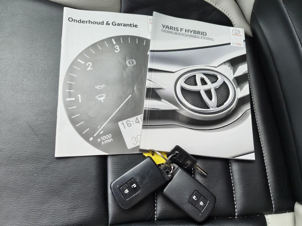 Toyota Yaris 1.5 Hybrid Trend | Leder | Navi | Cruise Control | Goed Onderhouden - Image 36